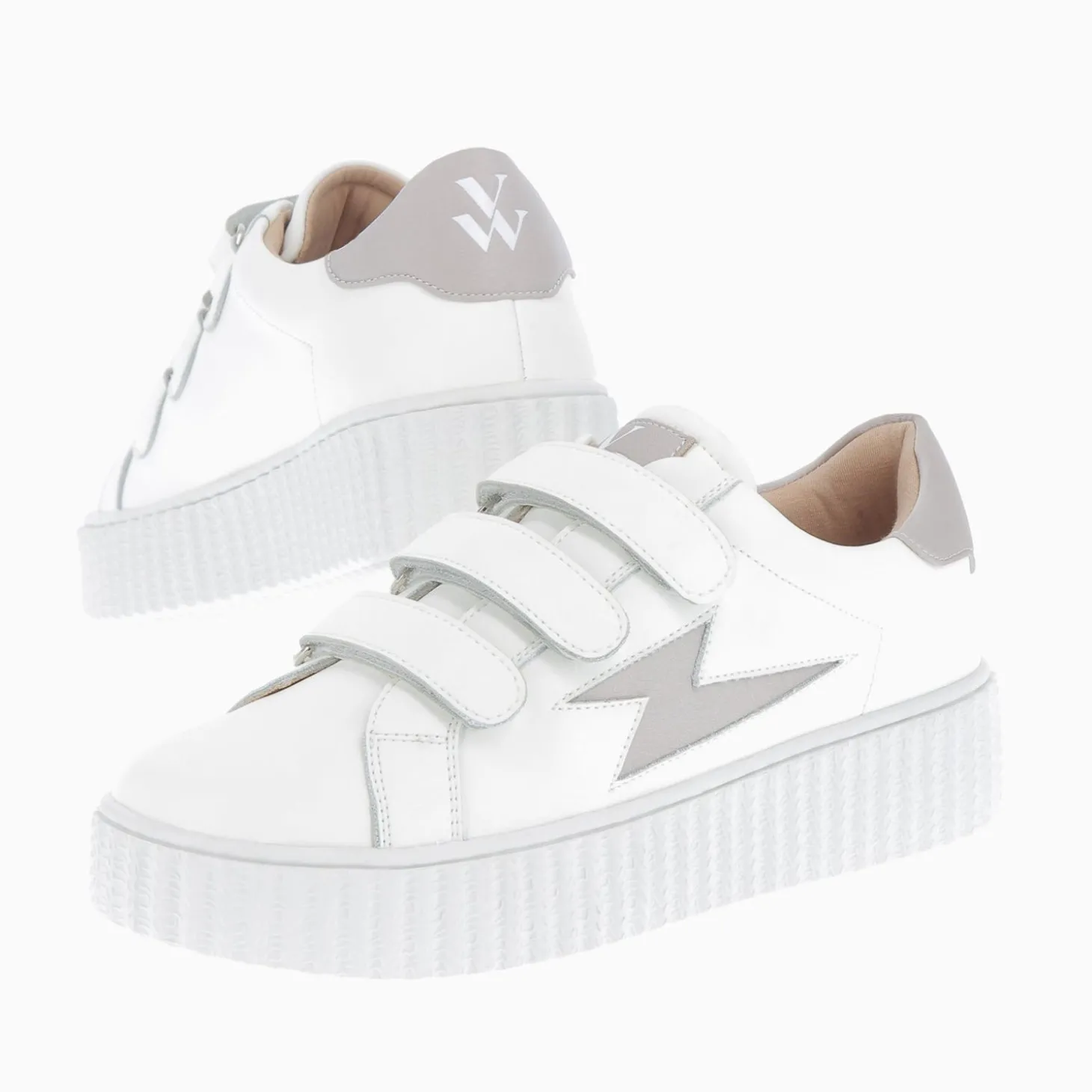 Baskets Eclair Larissa Blanches A Details En Satin Taupe