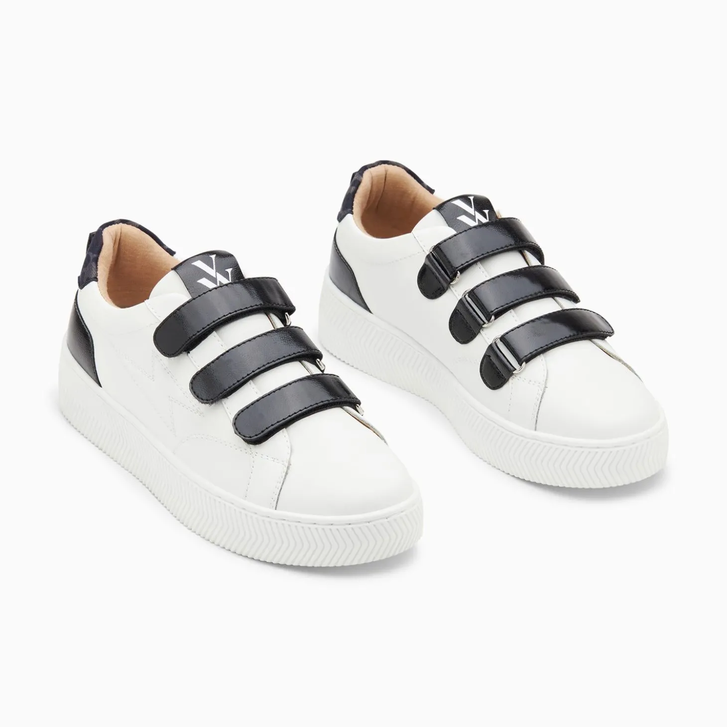 Baskets Eclair Oxanna Blanches A Scratchs Noirs