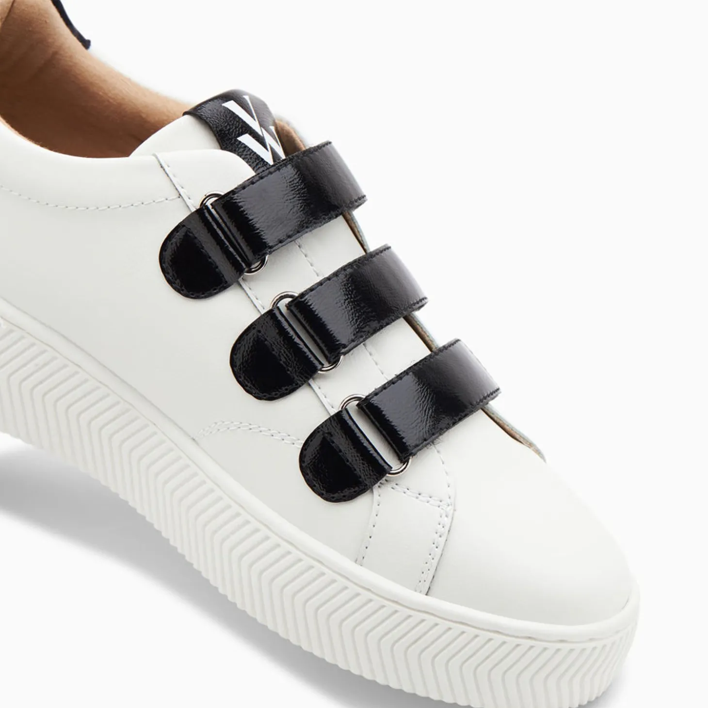 Baskets Eclair Oxanna Blanches A Scratchs Noirs