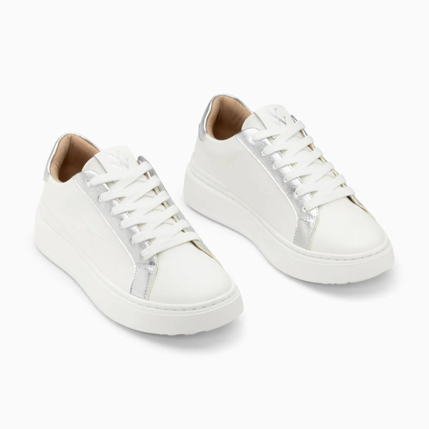 Baskets Eclair Romane Blanc Et Argent A Lacets