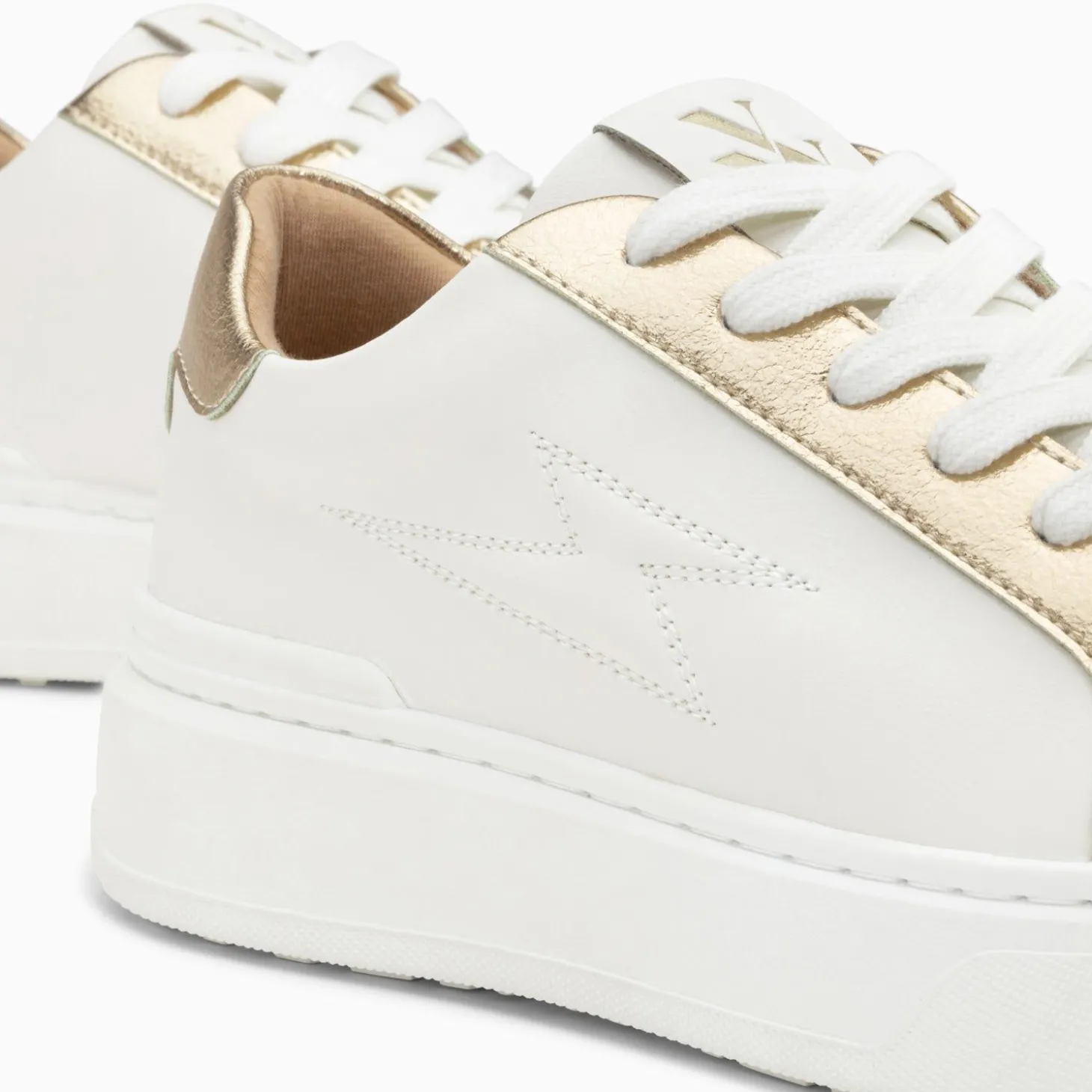 Baskets Eclair Romane Blanc Et Or A Lacets