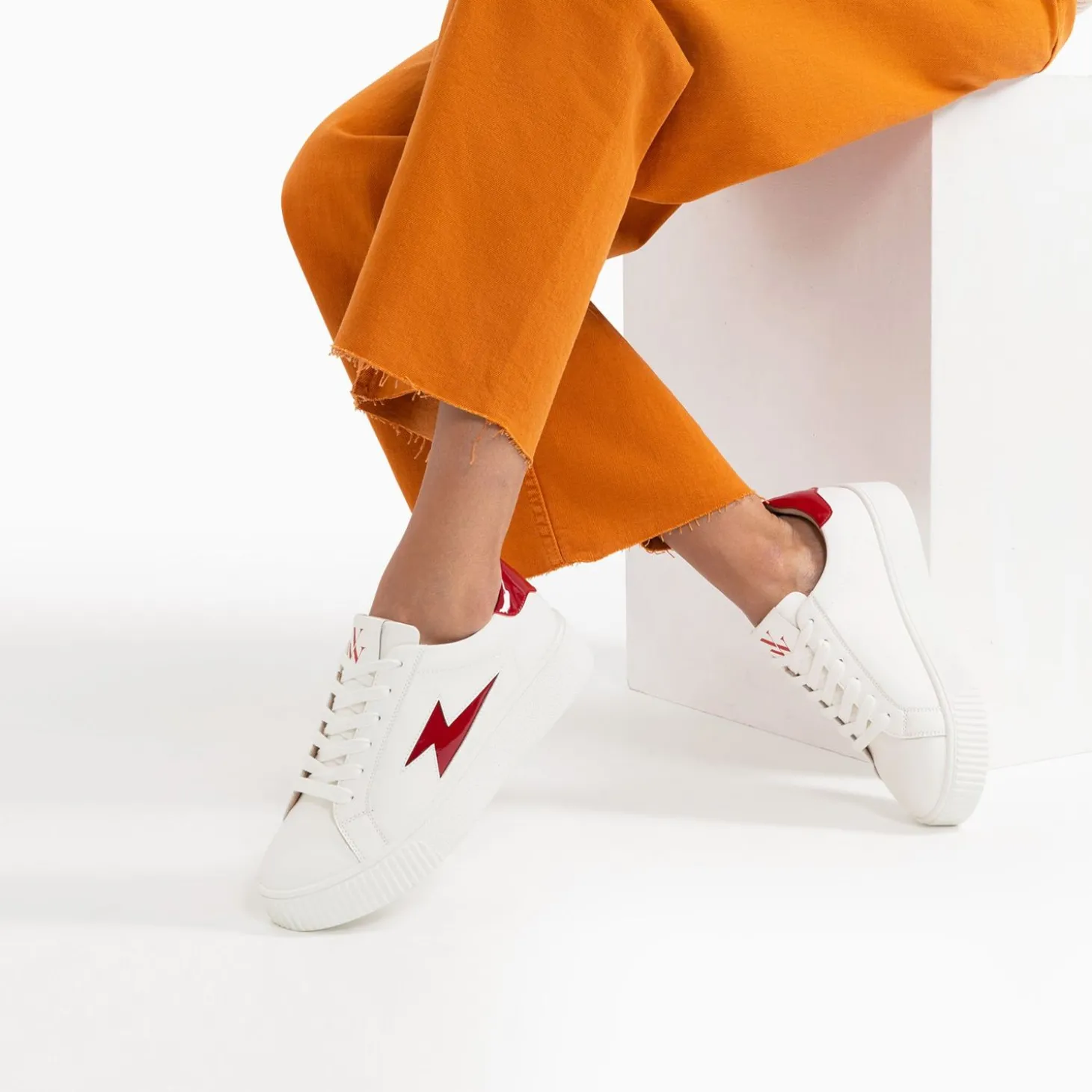 Baskets Eclair Tiff Blanc Et Rouge Verni A Lacets