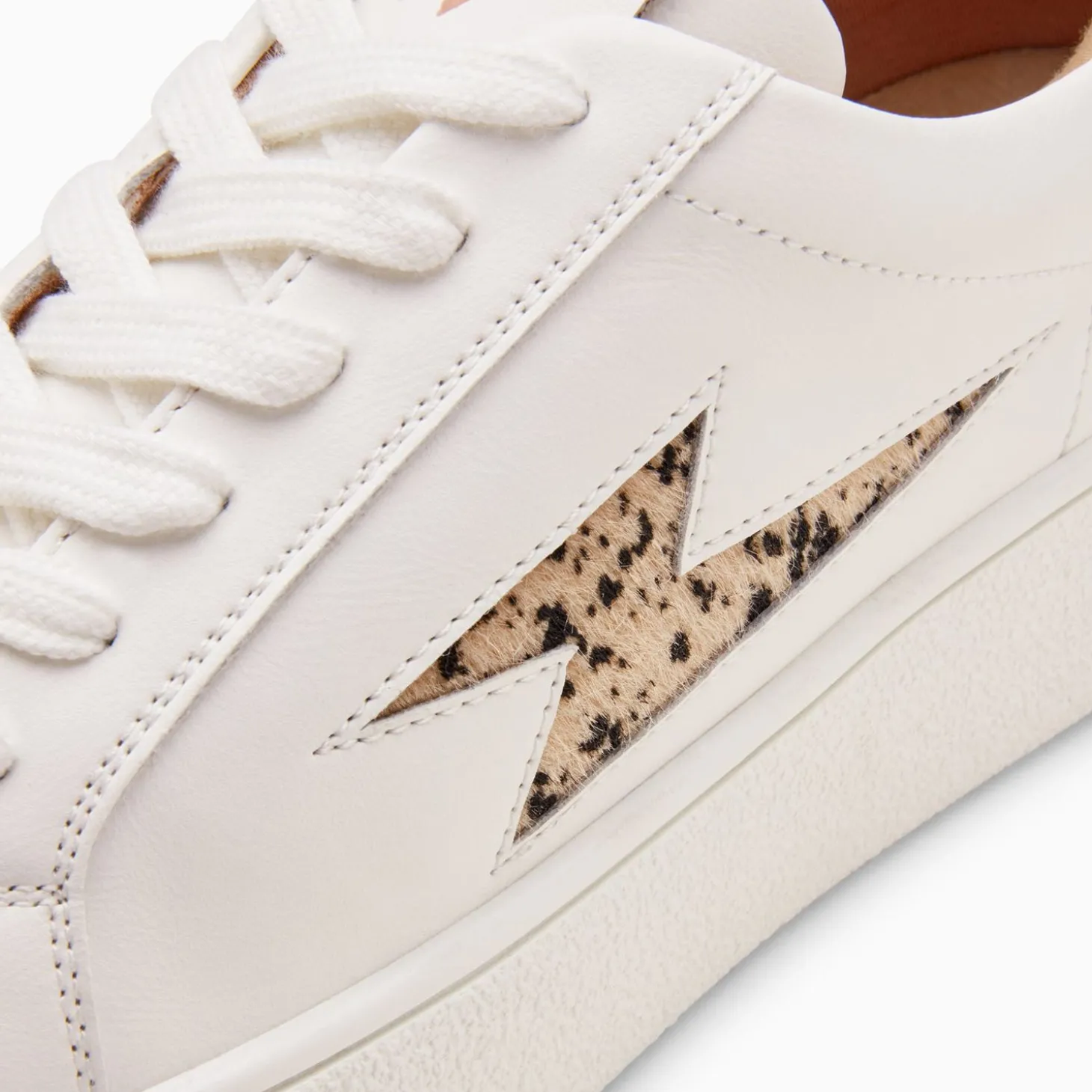 Baskets Eclair Tiff Blanc Et Beige Imprime Guepard A Lacets