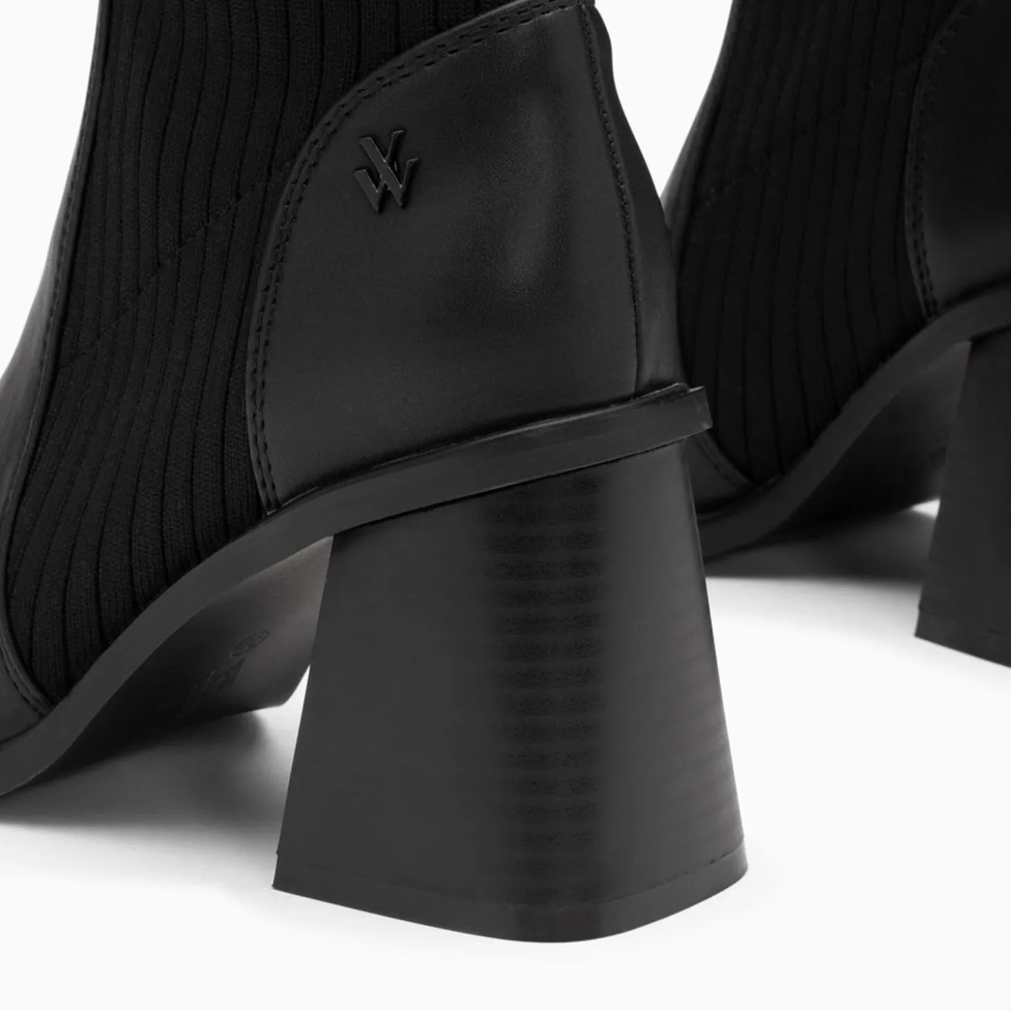 Bottines Chaussettes Jinger Noires A Talon Trapeze
