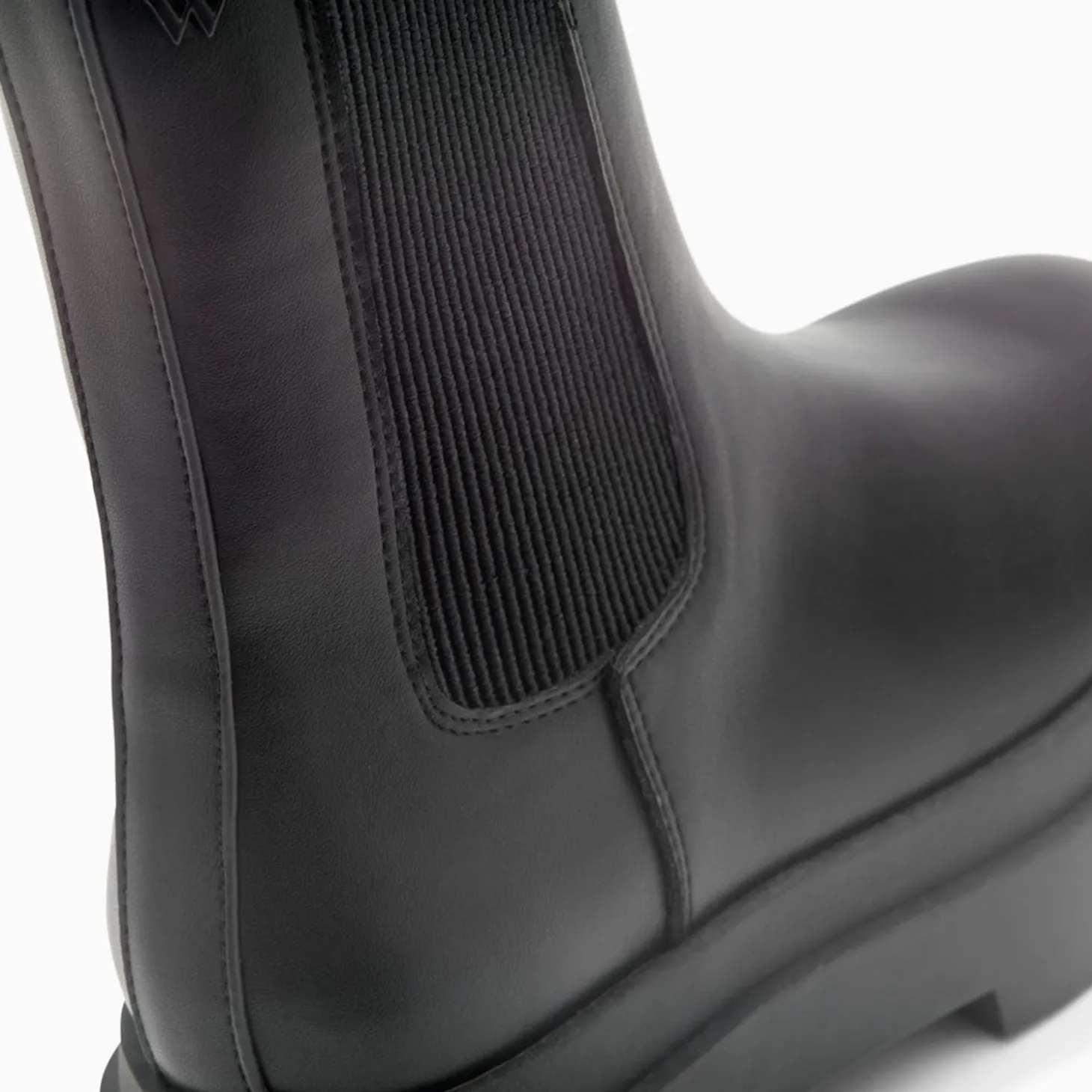Bottines Chelsea Oceane Noires A Plateforme Crantee