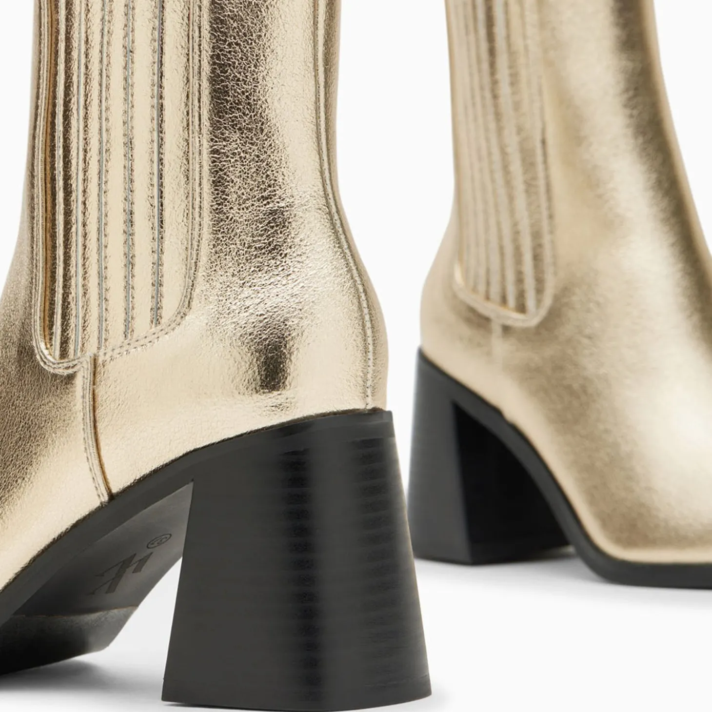 Bottines Montantes Taylor Or A Talon Trapeze