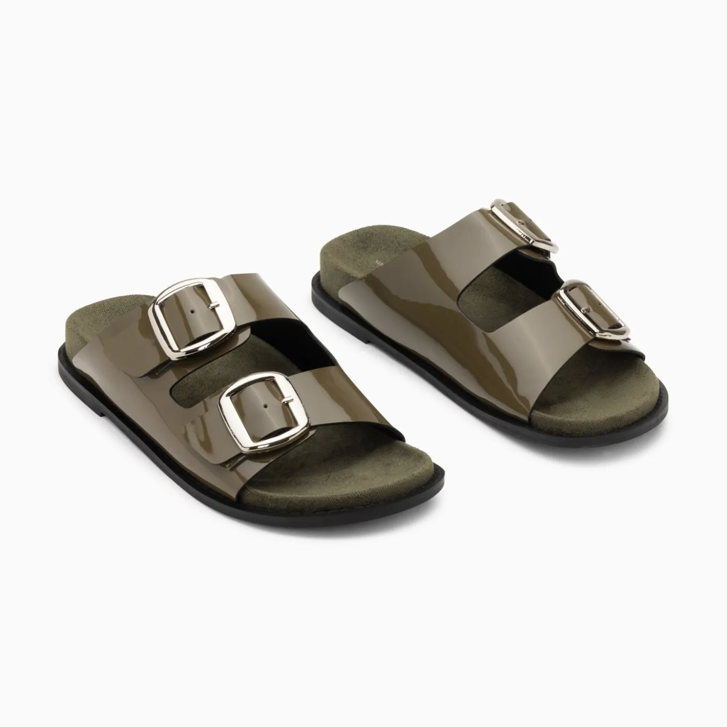 Mules Plates Celia Kaki Verni A Boucles Oversize