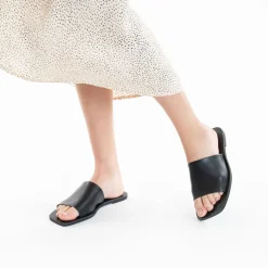 Mules Plates Sandra A Large Bride Noire