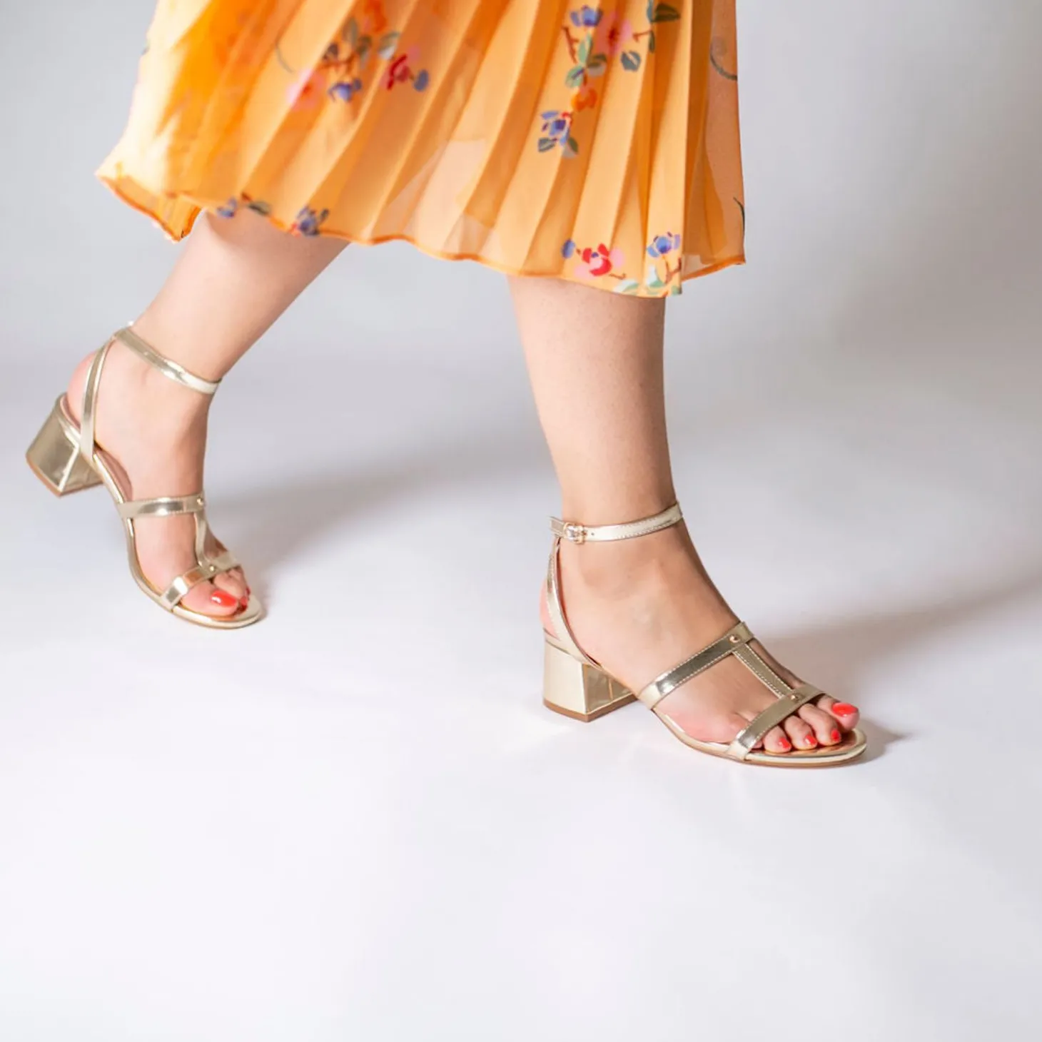 Sandales A Talon Retro Adrianna Or