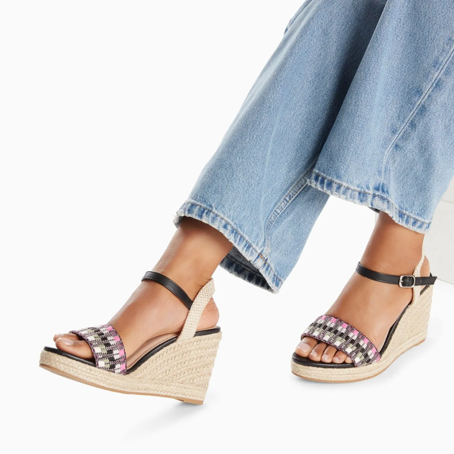 Sandales Compensees Honorine Noir Et Rose En Tissu Jacquard