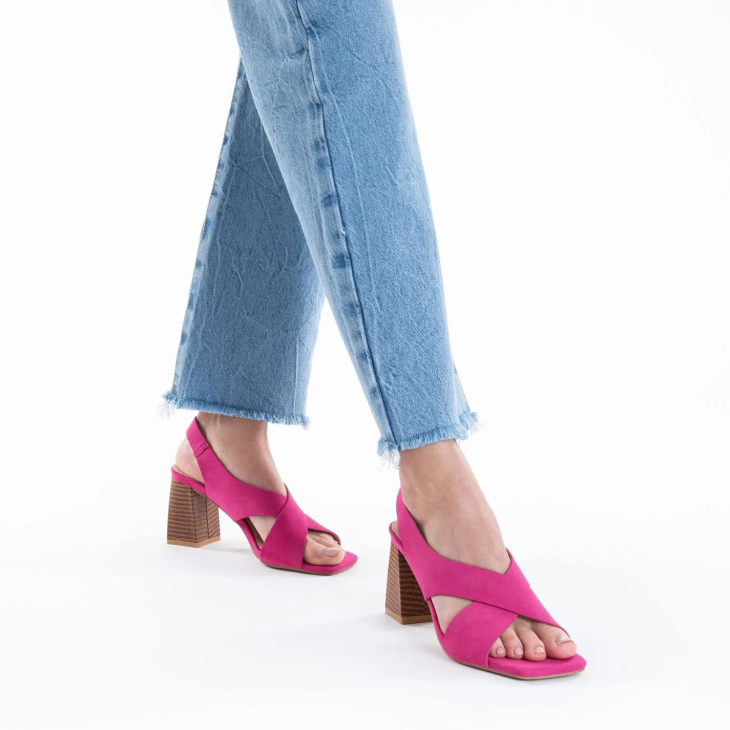 Sandales Dakota Fuchsia A Brides Croisees Et Talon Haut