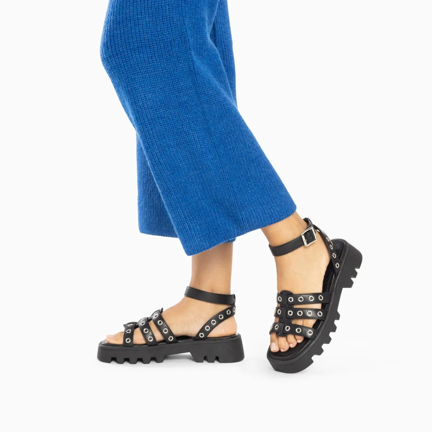 Sandales Inaya Noires A Oeillets Et Plateforme Crantee