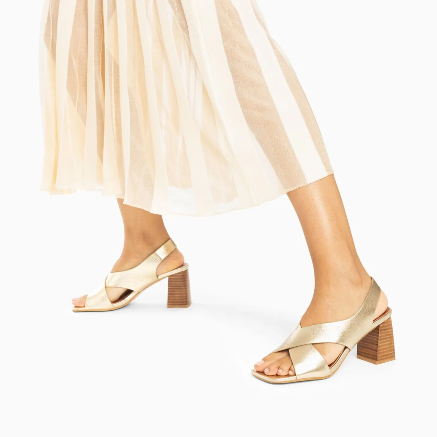 Sandales Maxinne Or A Brides Croisees Et Talon Haut