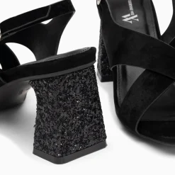 Sandales Milan Noires A Brides Croisees Et Talon Noir Paillete