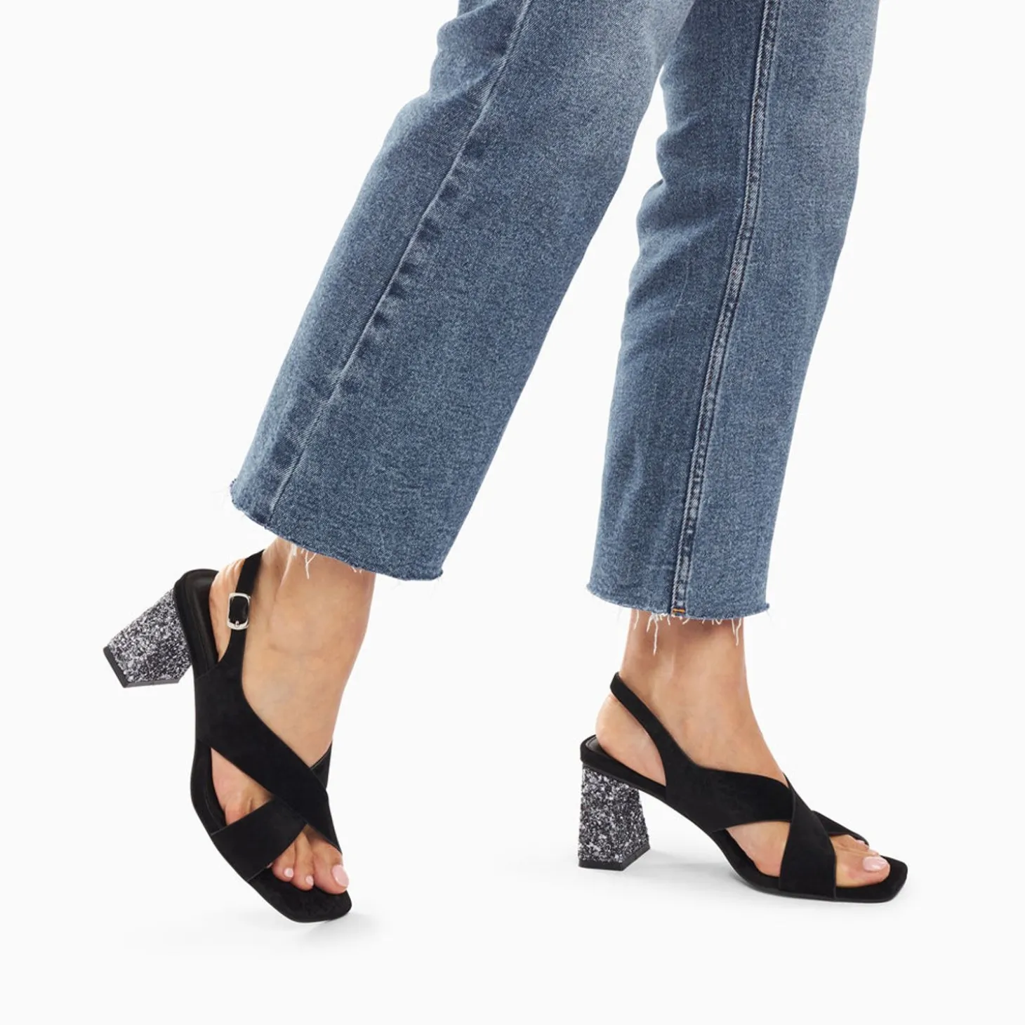 Sandales Milan Noires A Brides Croisees Et Talon Argent Paillete