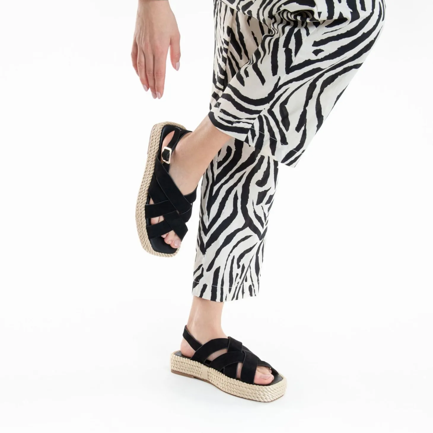 Sandales Plateformes Linda A Brides Croisees Noires