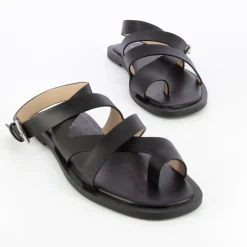 Sandales Plates Magali Noires A Passe-Pouce